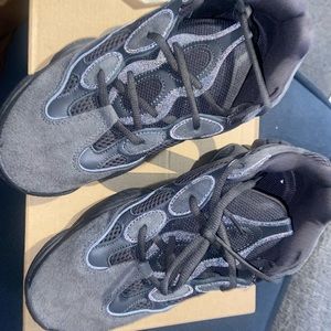 Adidas Yeezy 500 Men Size 9. Worn once. NEW.